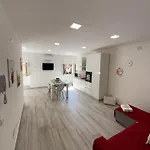 L'angolo Della Piazza Apartment *